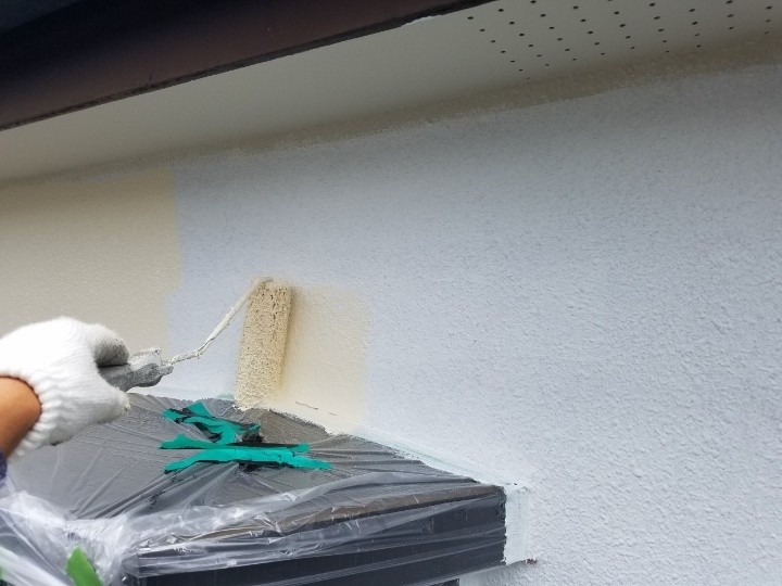 塗料材「プレミアムシリコン」で中塗り