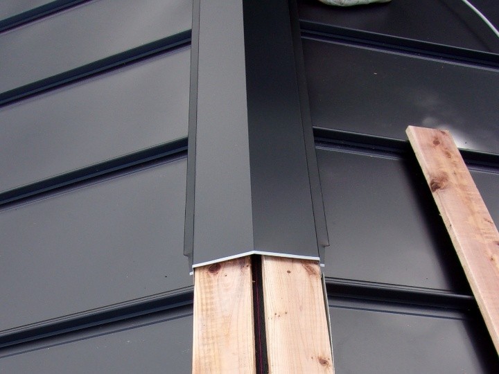 ガルバリウム鋼板製立平葺きの施工