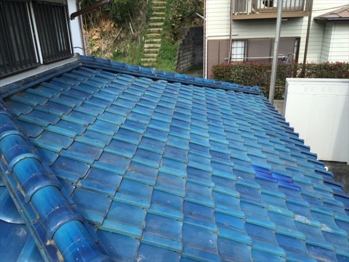 瓦屋根の葺き直し工事が完工した外観