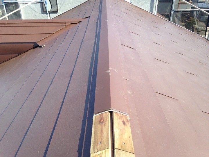 棟板金の取り付けと貫板の新調