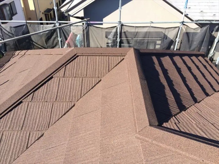 築３０年のセメント瓦をエコグラーニへ屋根葺き替え工事が完工したお住まい