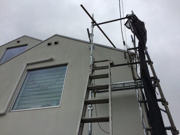 足場の設置と安全確保