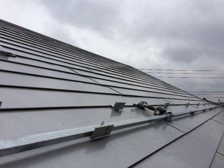 既存雪止めへのLアングル取り付け