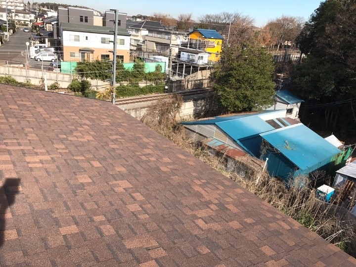 屋根にオークリッジスーパーを用いた葺き替え工事したお住まい