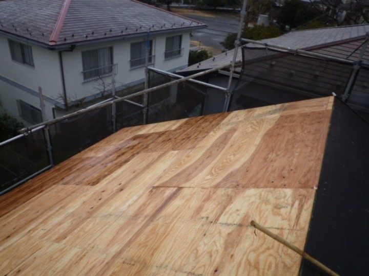 野地板の増し張りで下地の強化