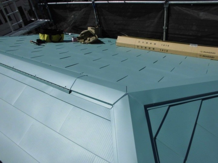 スーパーヒランビーきわみを用いた屋根葺き替え工事後の外観