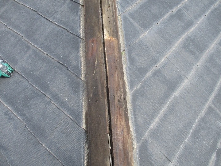 既存棟板金と貫板の撤去作業