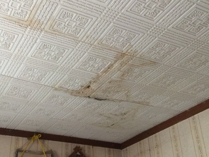 室内天井の雨染み