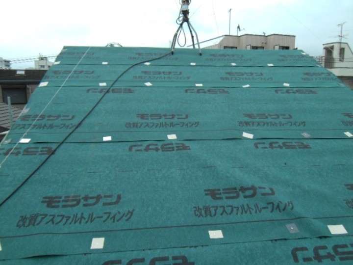 防水紙（下葺き）の施工