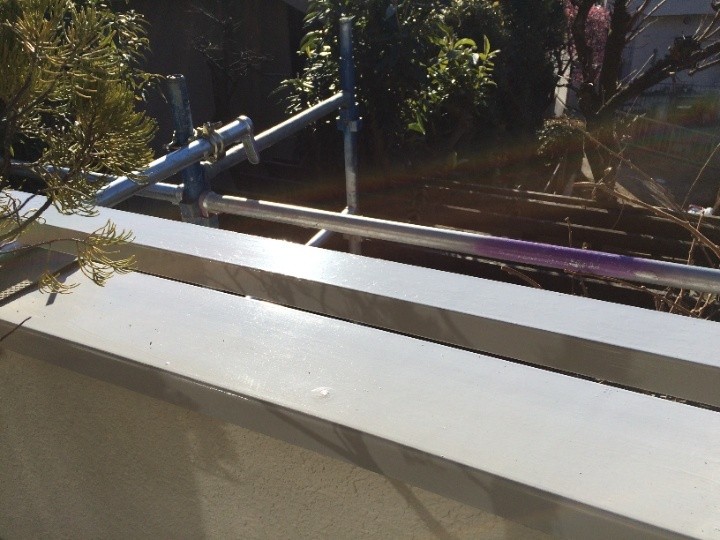 手摺の塗装が完工した状態