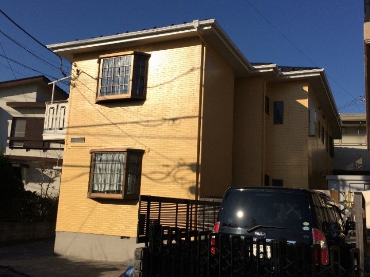 パーフェクトシリーズを用いた塗り替え工事が完工したアパート