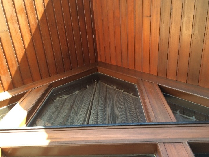 吹き抜け窓の塗装後