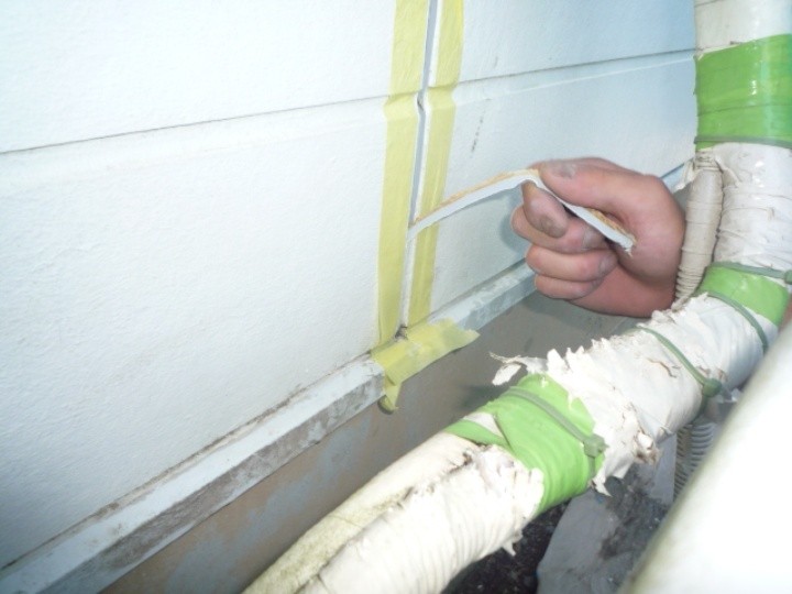 シーリングを撤去する作業工程