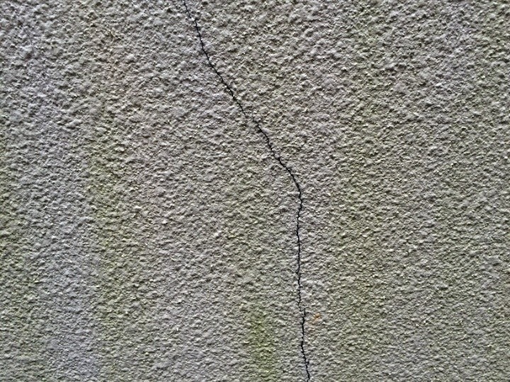 外壁のひび割れ