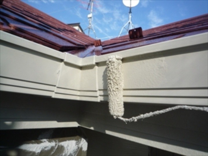 雨樋にIP含侵シーラーを塗布