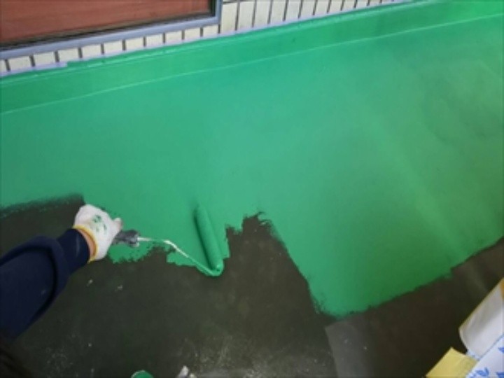 ウレタンの主材を塗布