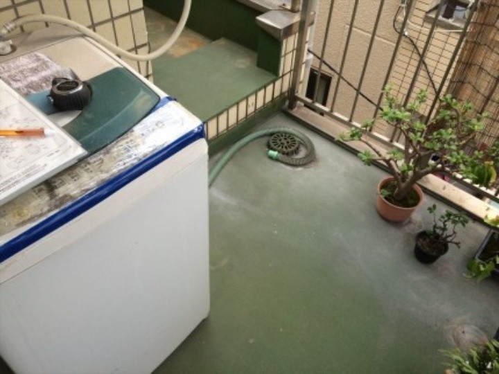 踊り場の改修ドレン付近の状態