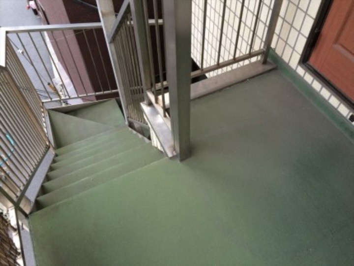 劣化した踊り場