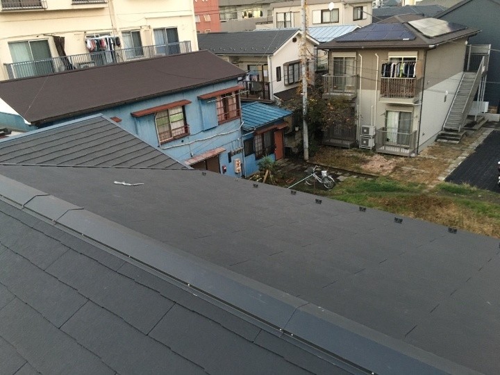 スレート屋根葺替え工事が無事に竣工した住居