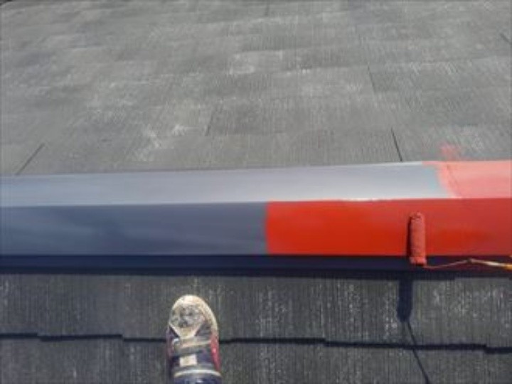 赤錆色の錆止めを使用