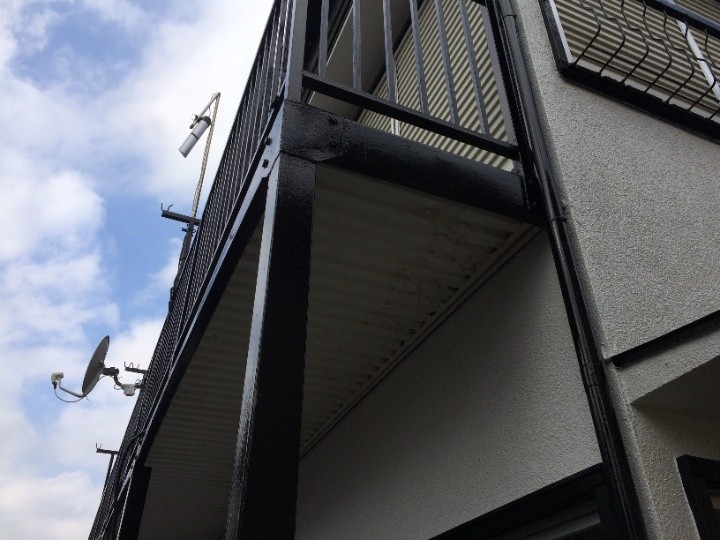 鉄骨階段の塗装工事後の状態