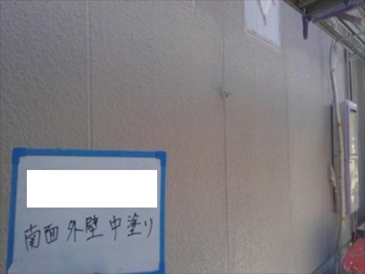 外壁塗装工事（中塗り）