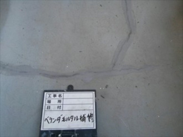 モルタル材でひび割れ補修