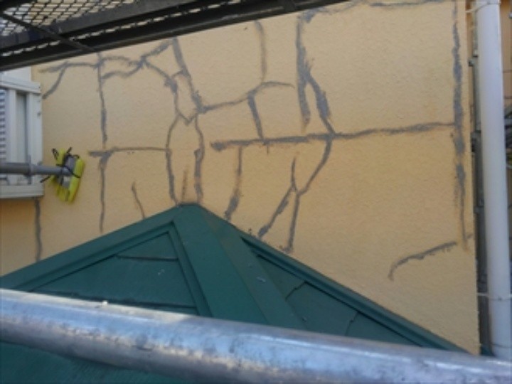 外壁のひび割れの補修