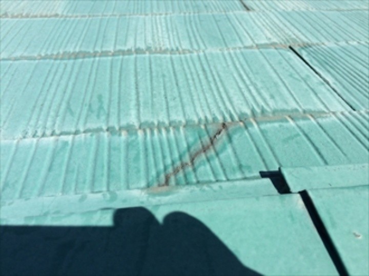 スレート瓦の塗膜の色褪せ