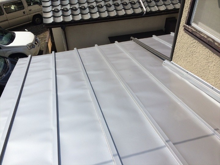 瓦棒屋根葺き替え工事が完工