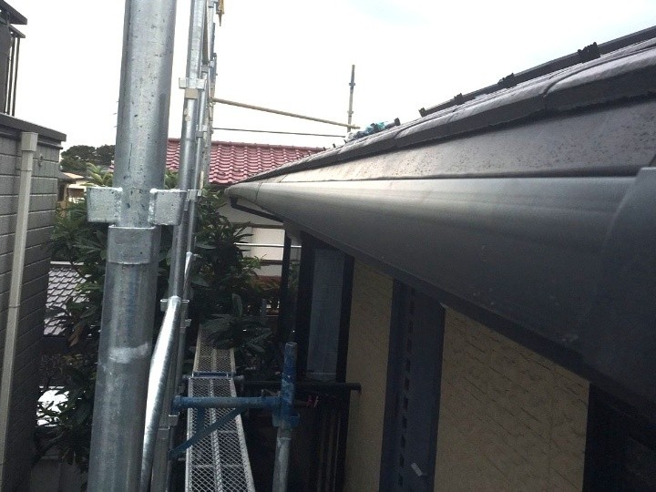 大型雨樋の交換工事が完工した住居