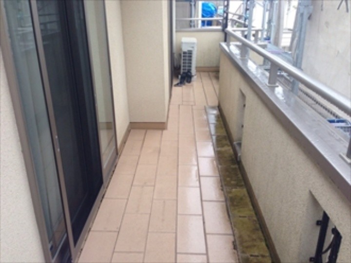 バルコニーの平板ブロック