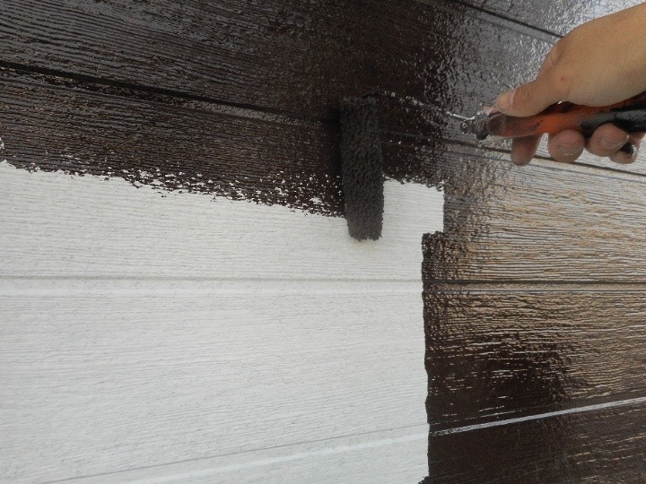 外壁塗装工事（中塗り）