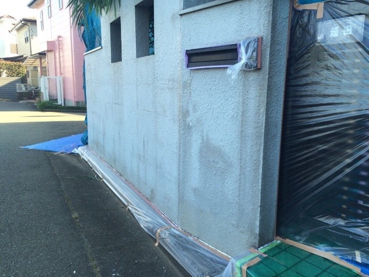 擁壁の塗装作業