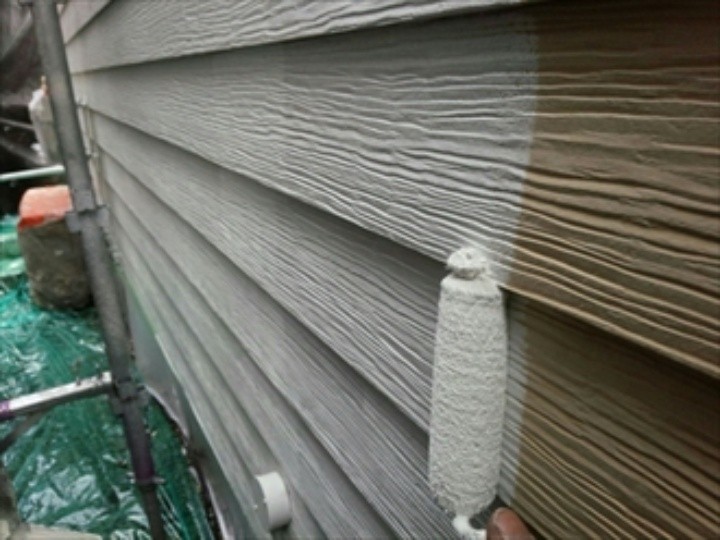 サイディング外壁の塗装作業