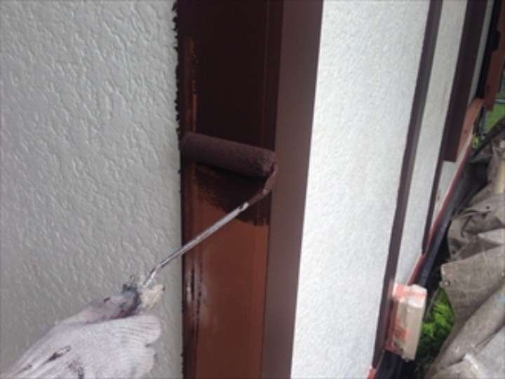 化粧板に「IPグロス破風羽目板用ウレタン」を塗装