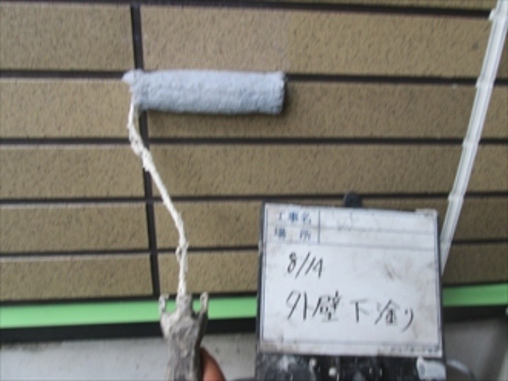 下塗り材「パーフェクトサーフ」を塗布