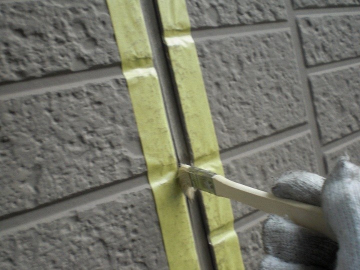 シーリングをカッターで撤去