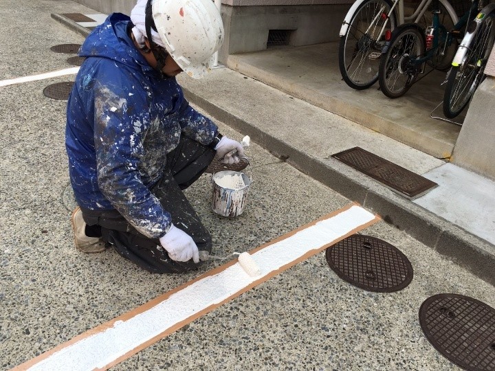 専用塗料を塗布（２回目）