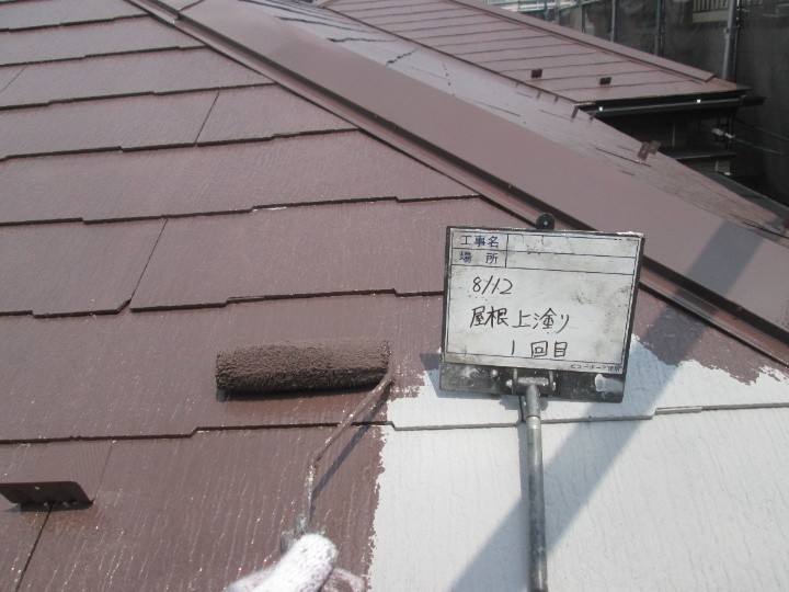 日本ペイント製の遮熱塗料「サーモアイSi」で中塗り