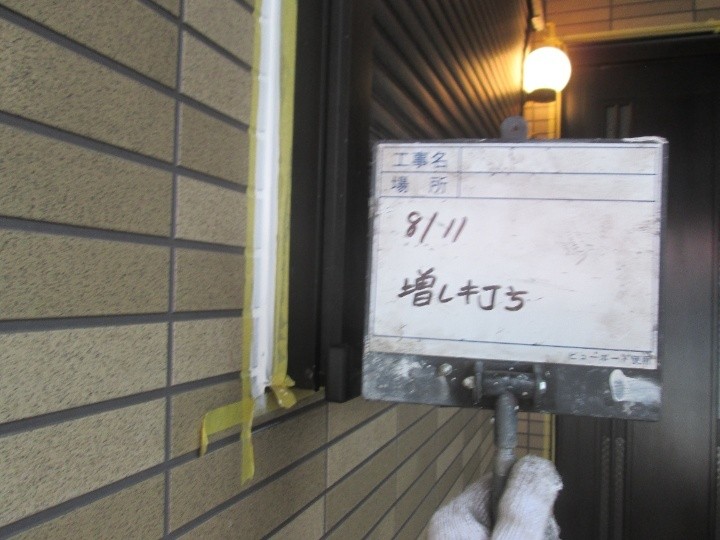 サッシ周りにシーリング充填