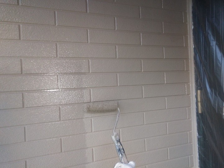 外壁の「上塗り」作業