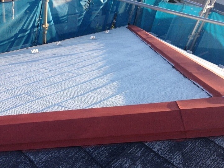 屋根塗り替え工事（下塗り）