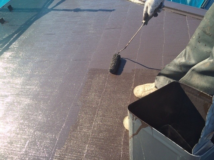 サーモアイＳiを用いた屋根塗り替え工事（中塗り）