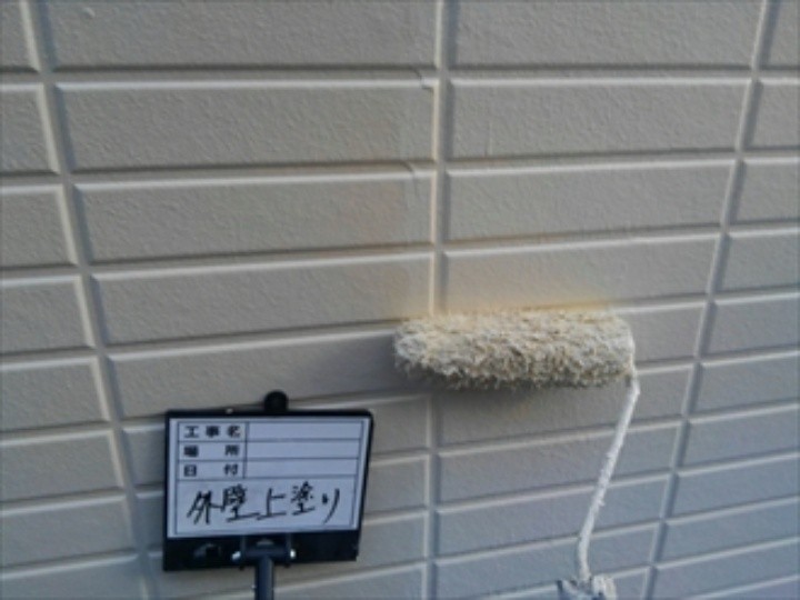 パーフェクトトップを用いた外壁塗装工事（上塗り）