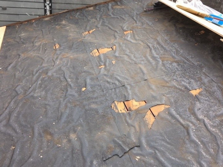 古いスレートを撤去