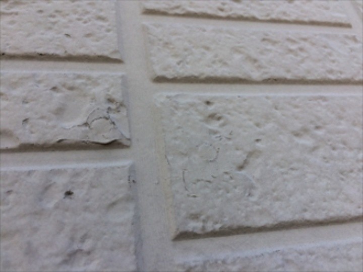 外壁に細かな亀裂