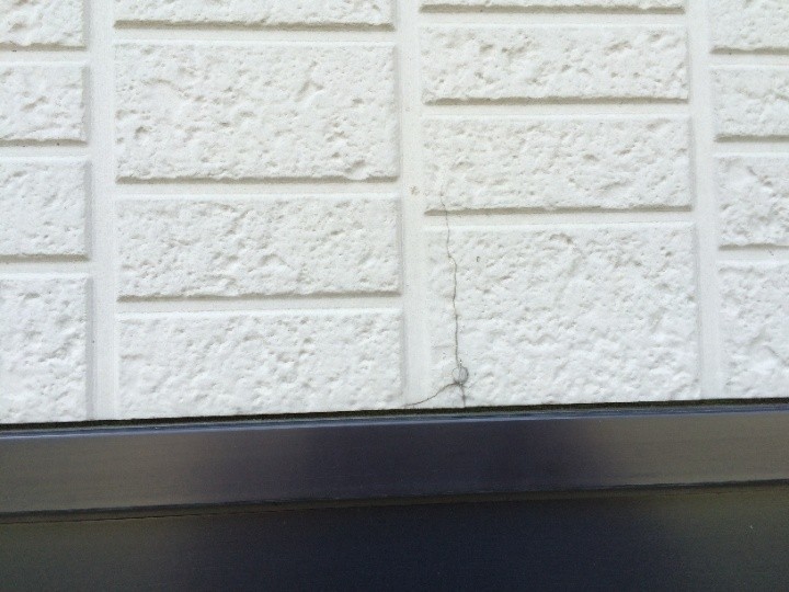外壁のひび割れ（亀裂）