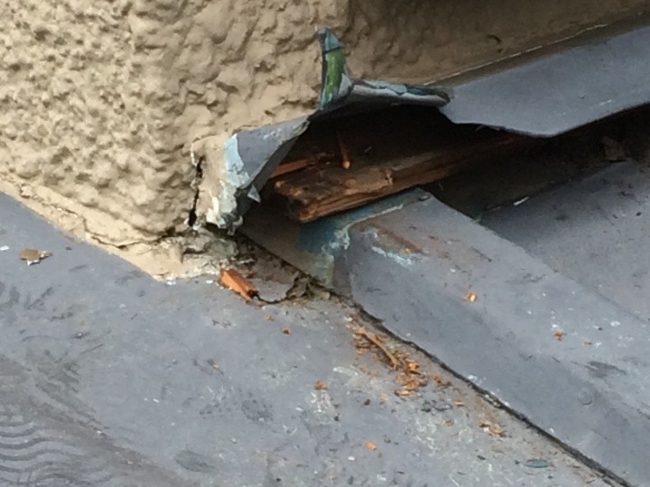 雨押えの手前部分のみを切り離