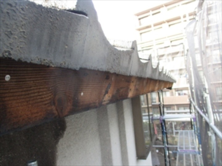 既存の雨樋を撤去